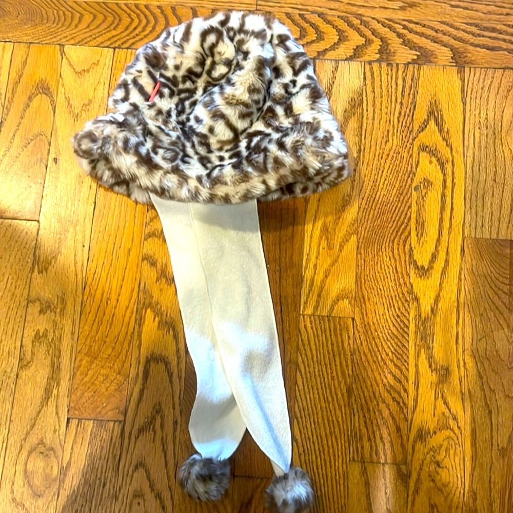 PAMPOLINA GIRLS FAUX LEOPARD PRINT BUCKET HAT WITH POMPOM ATTACHED TIES EC SZ M